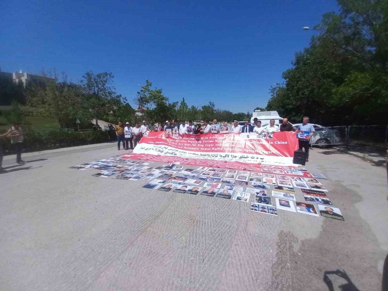 Çin toplama kamplarında tutulan Uygurların yakınları, Çin Büyükelçiliği’ne dilekçe gönderdi