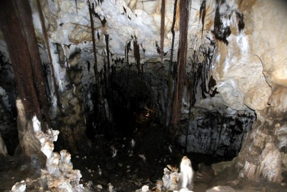 Turizme kazandırılmayı bekleyen asırlık Sırtlanini Mağarası unutulmaya yüz tuttu