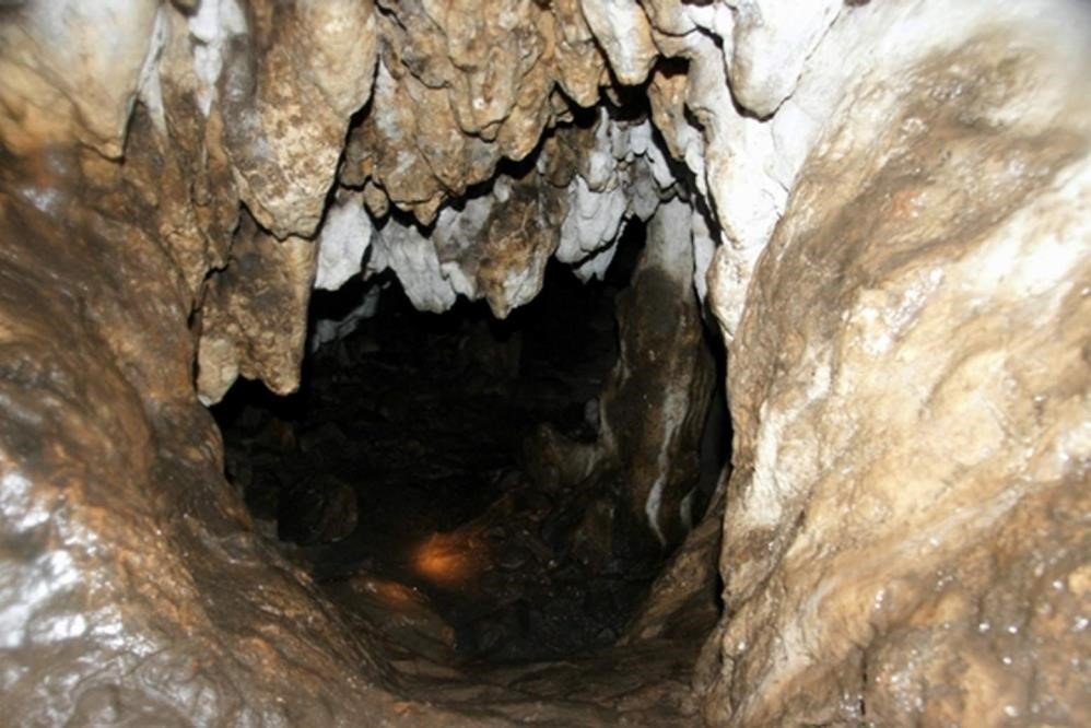 Turizme kazandırılmayı bekleyen asırlık Sırtlanini Mağarası unutulmaya yüz tuttu