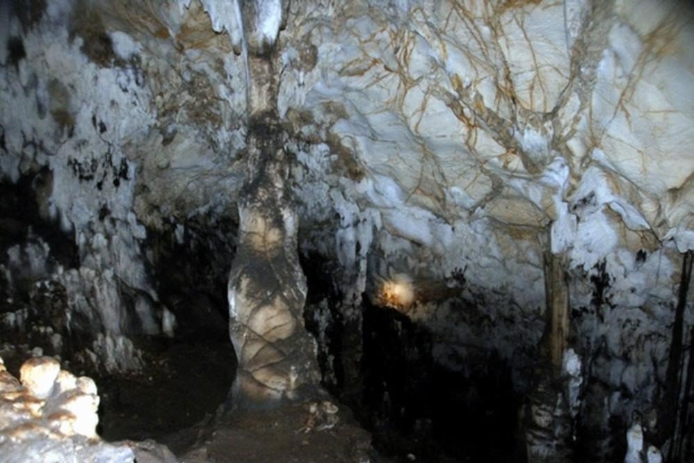 Turizme kazandırılmayı bekleyen asırlık Sırtlanini Mağarası unutulmaya yüz tuttu