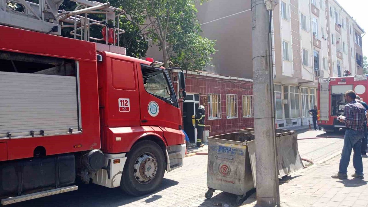 Metruk binada yangın