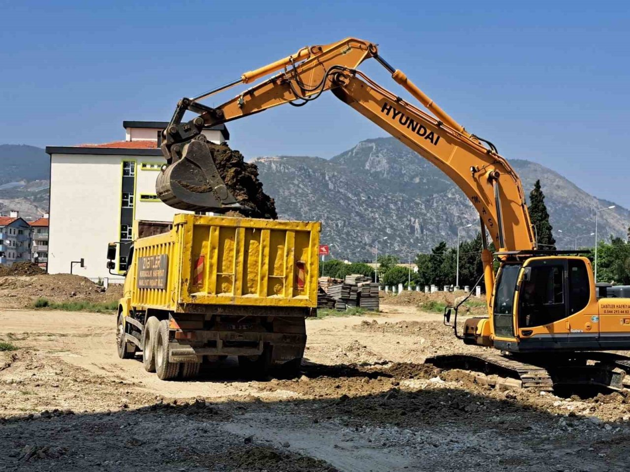 Söke’nin yeni hükümet konağının inşaat alanına ilk kazma vuruldu