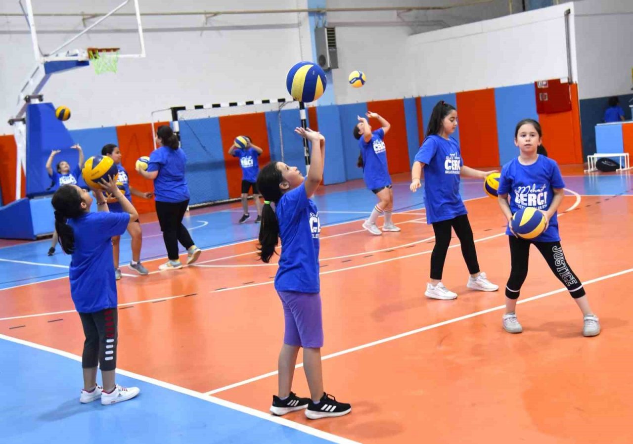 Yunusemre’de yaz spor okulu voleybol kursları başladı