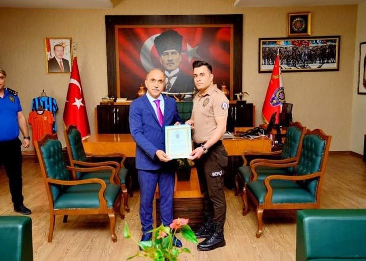 Adana’da el bombası ele geçiren polis ve bekçilere "Üstün Başarı" belgesi verildi