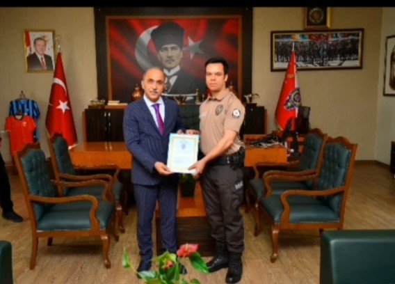 Adana’da el bombası ele geçiren polis ve bekçilere "Üstün Başarı" belgesi verildi