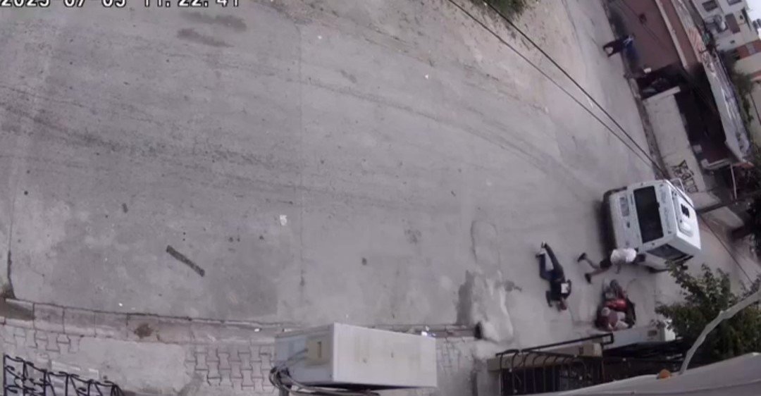 İki farklı kaza anı güvenlik kamerasına yansıdı