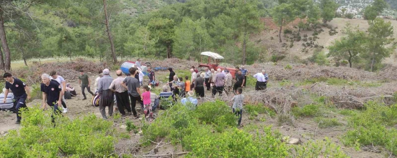 Traktör devrildi, sürücü hayatını kaybetti