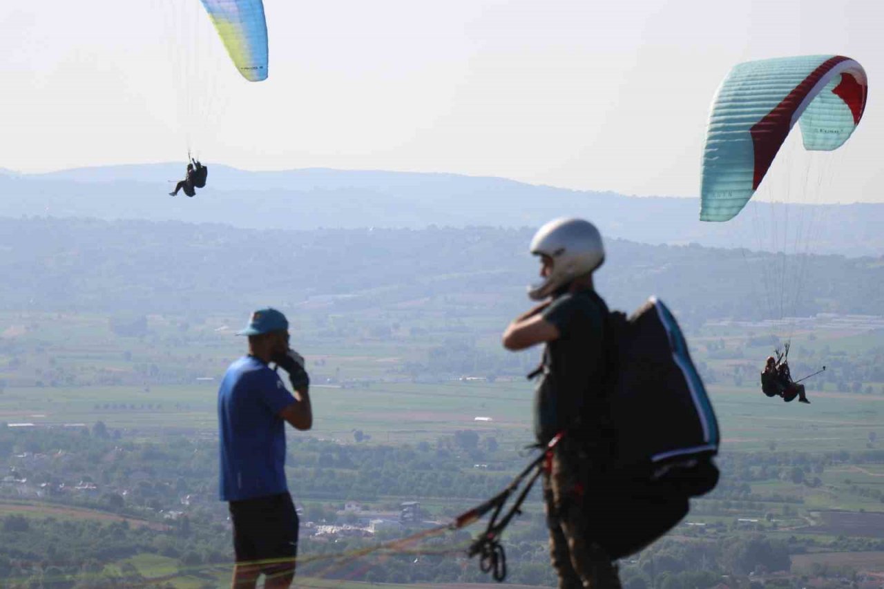 Yamaç paraşütçülerin gözde adresi: Kırantepe
