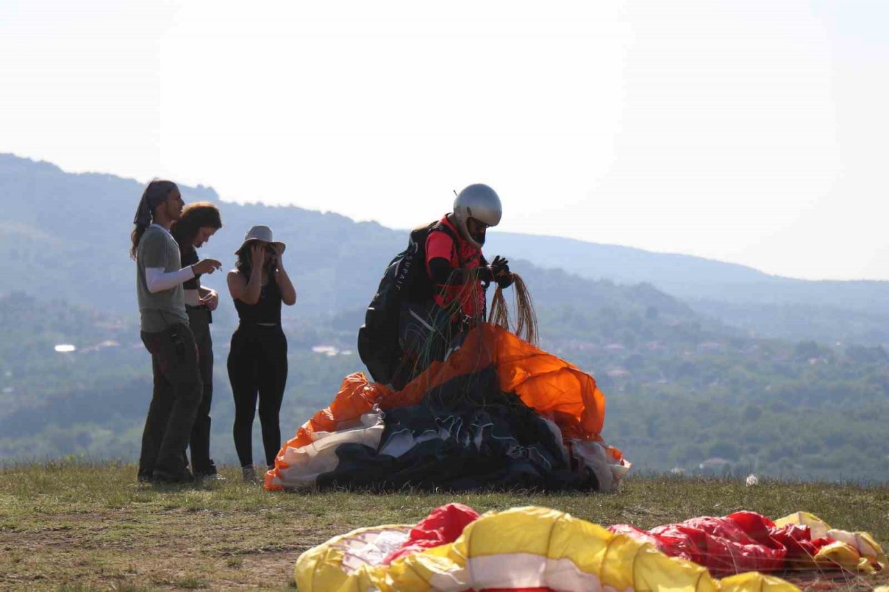 Yamaç paraşütçülerin gözde adresi: Kırantepe