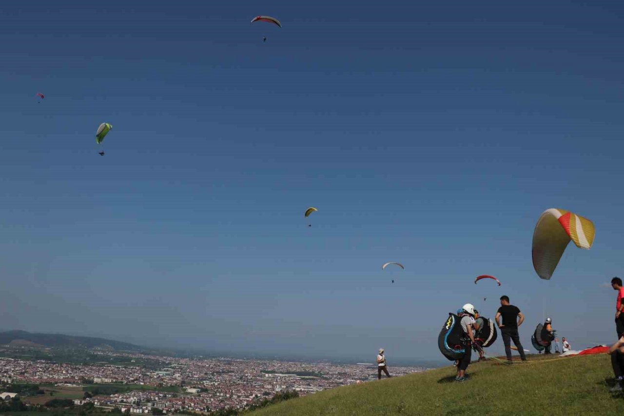 Yamaç paraşütçülerin gözde adresi: Kırantepe