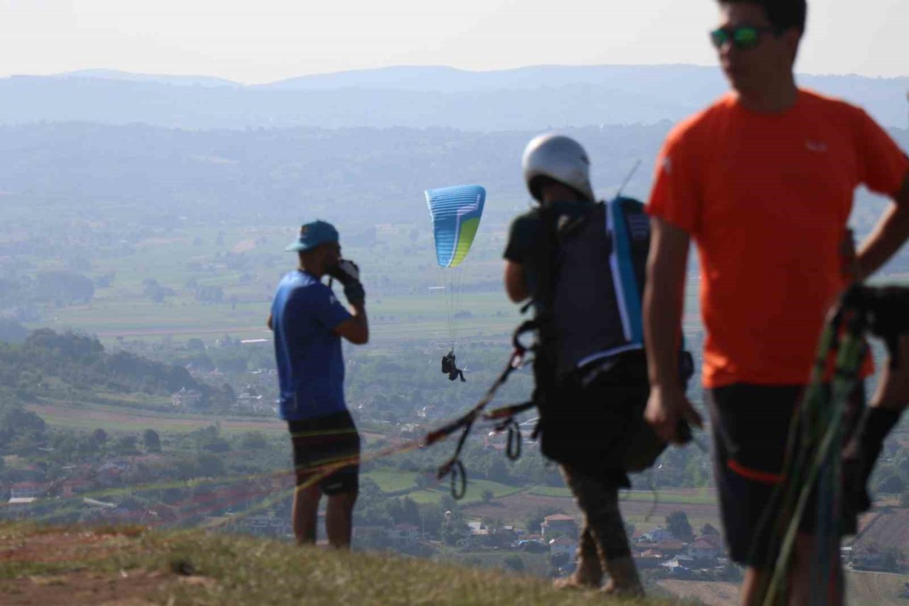 Yamaç paraşütçülerin gözde adresi: Kırantepe