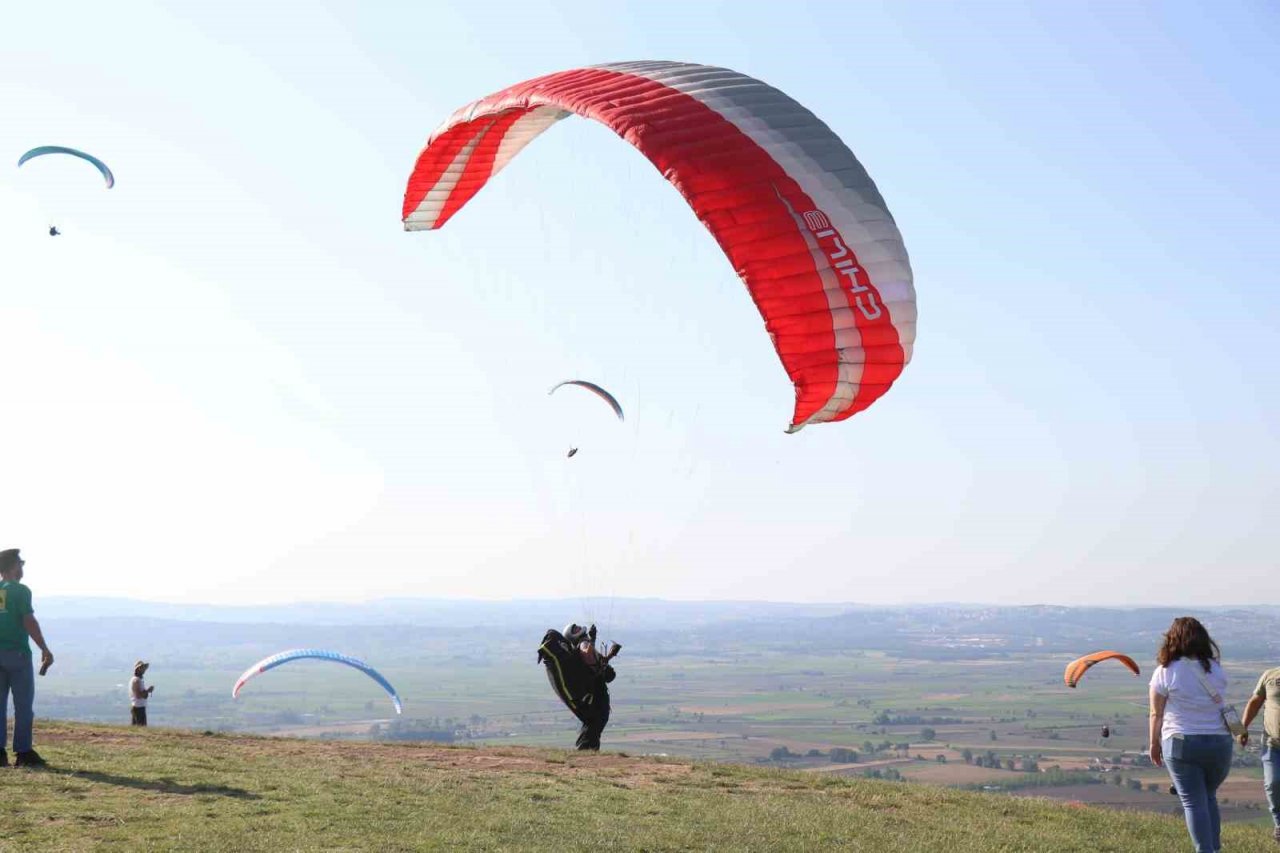Yamaç paraşütçülerin gözde adresi: Kırantepe