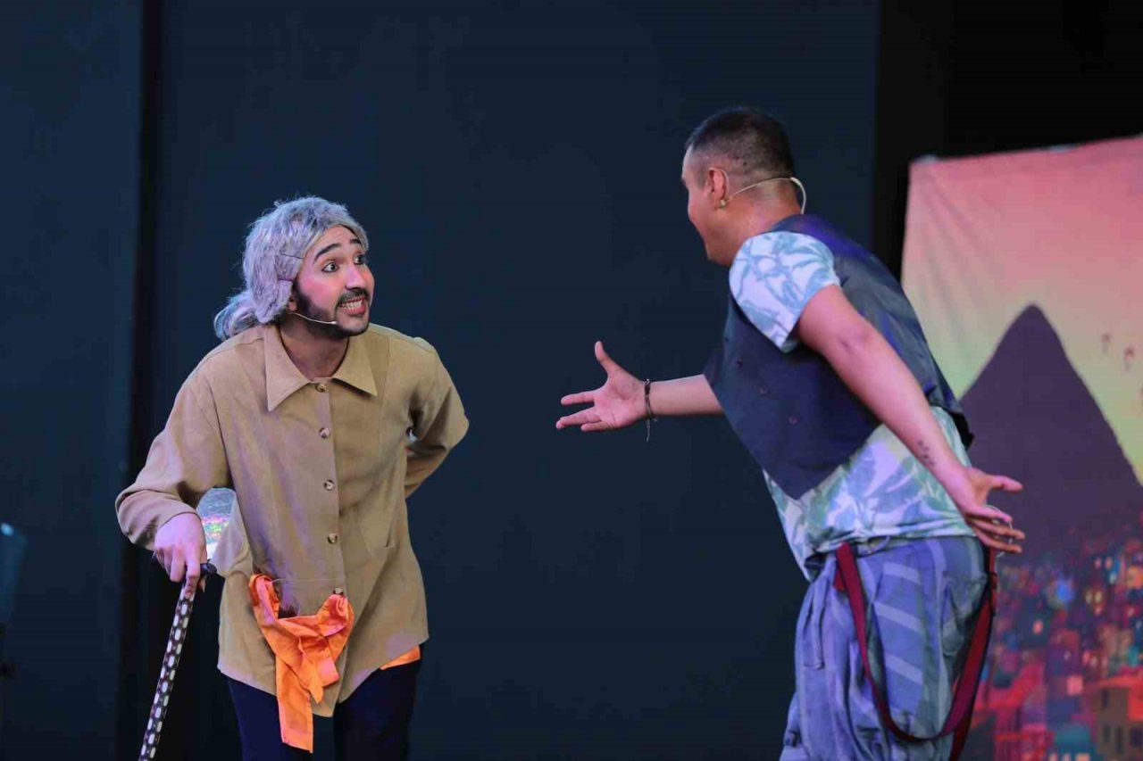 Aliağa’da tiyatro şöleni ‘Şeker Portakalı’ ile başladı