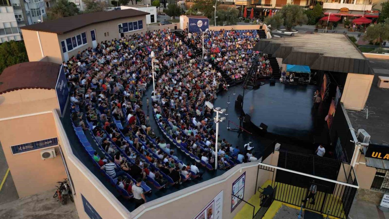 Aliağa’da tiyatro şöleni ‘Şeker Portakalı’ ile başladı