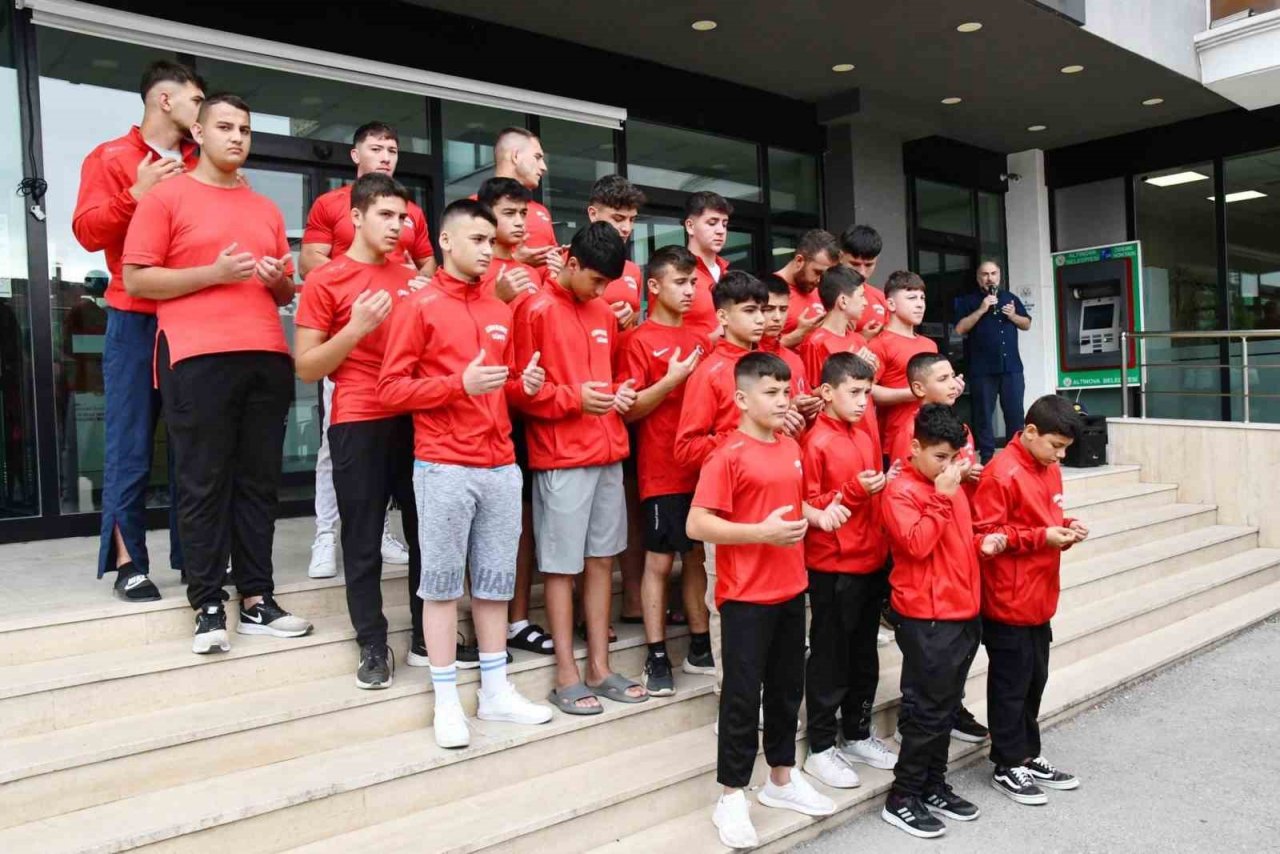 Altınovalı Pehlivanlar, Kırkpınar’a dualarla uğurlandı