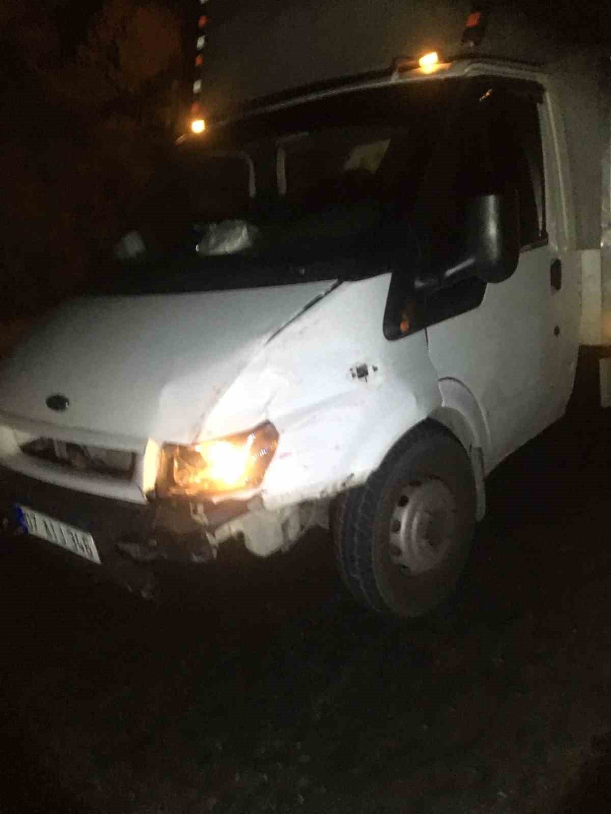 İki kamyonet çarpıştı: 2 yaralı