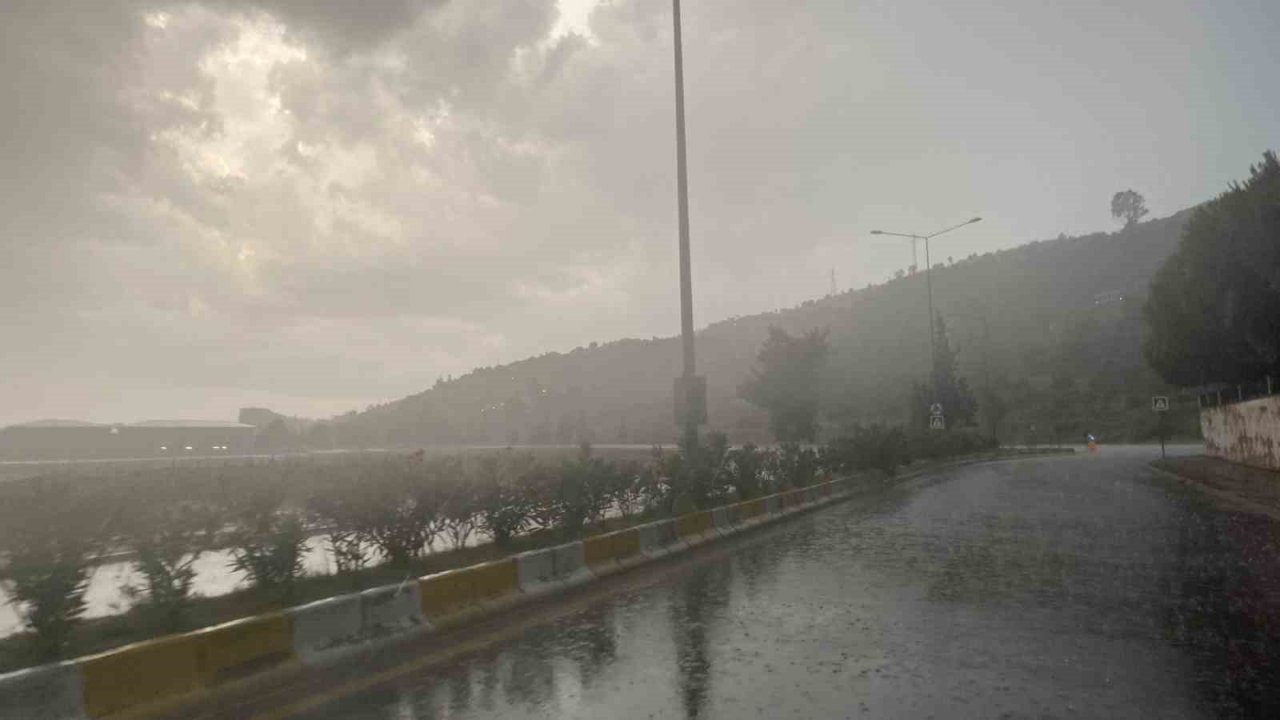 Aydın’da sağanak yağış etkili oldu