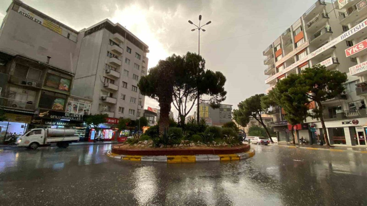 Aydın’da sağanak yağış etkili oldu
