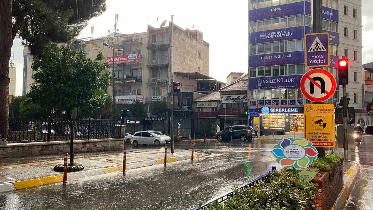 Aydın’da sağanak yağış etkili oldu