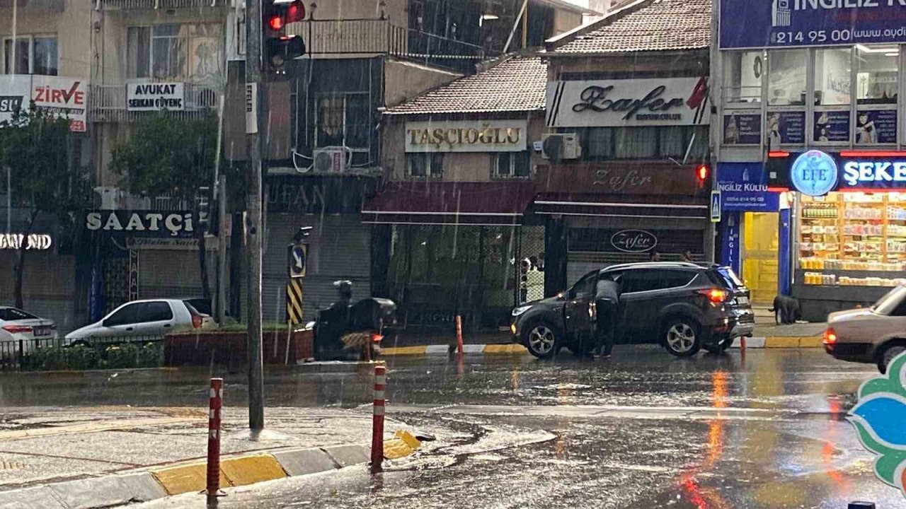 Aydın’da sağanak yağış etkili oldu