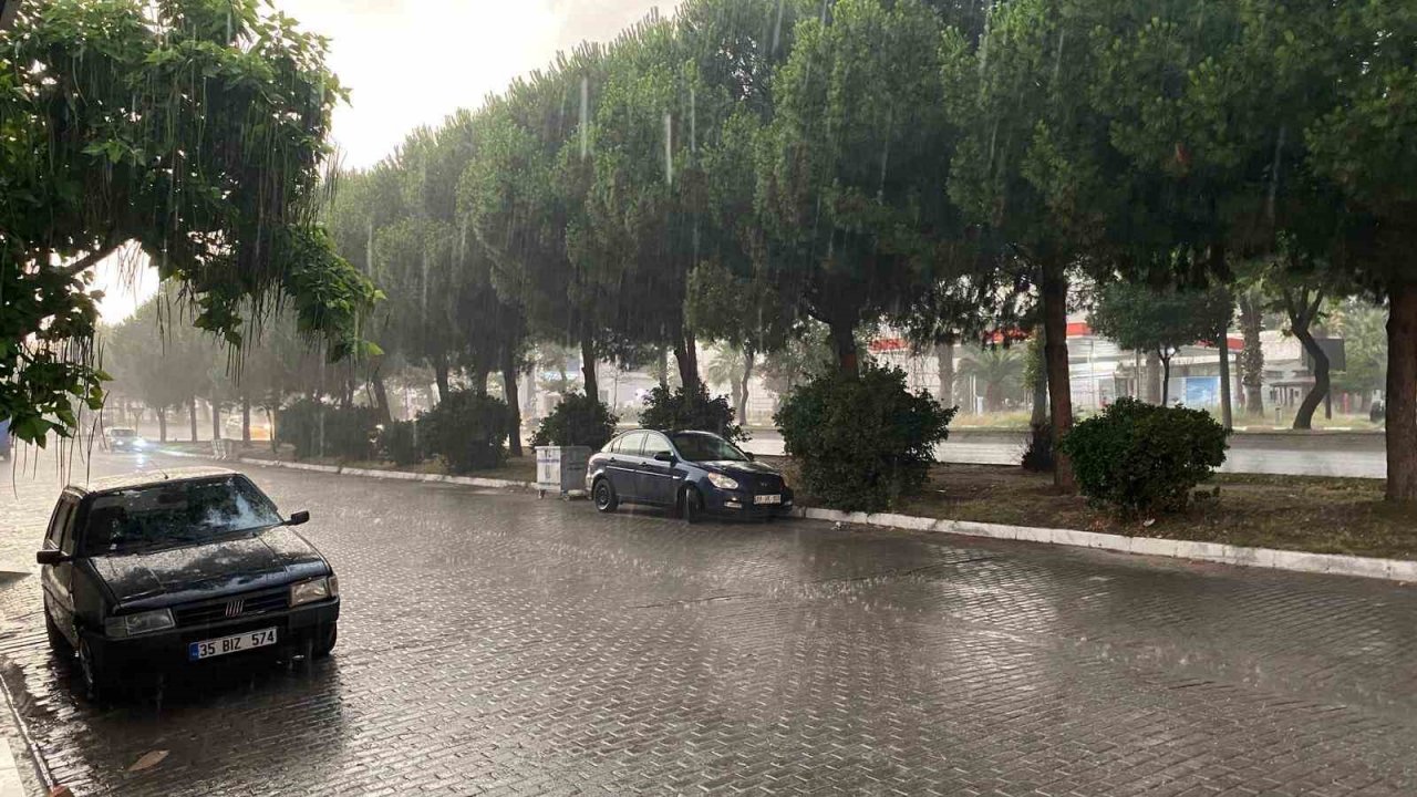 Aydın’da sağanak yağış etkili oldu