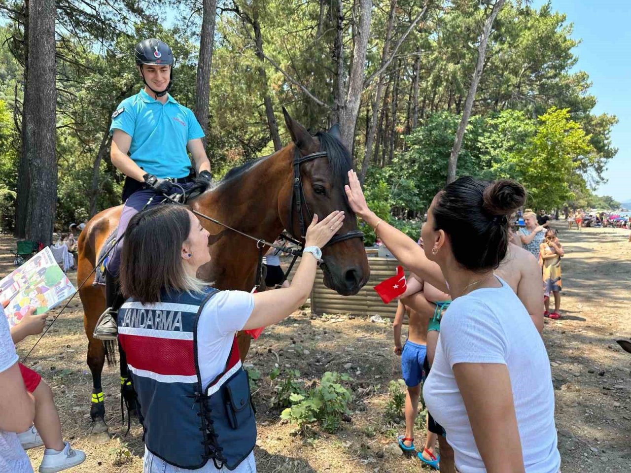 Jandarma ekipleri vatandaşları uyardı