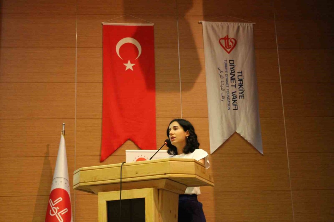 Aydın’da ’Bir Yetime Aile Olmak’ temalı panel düzenlendi