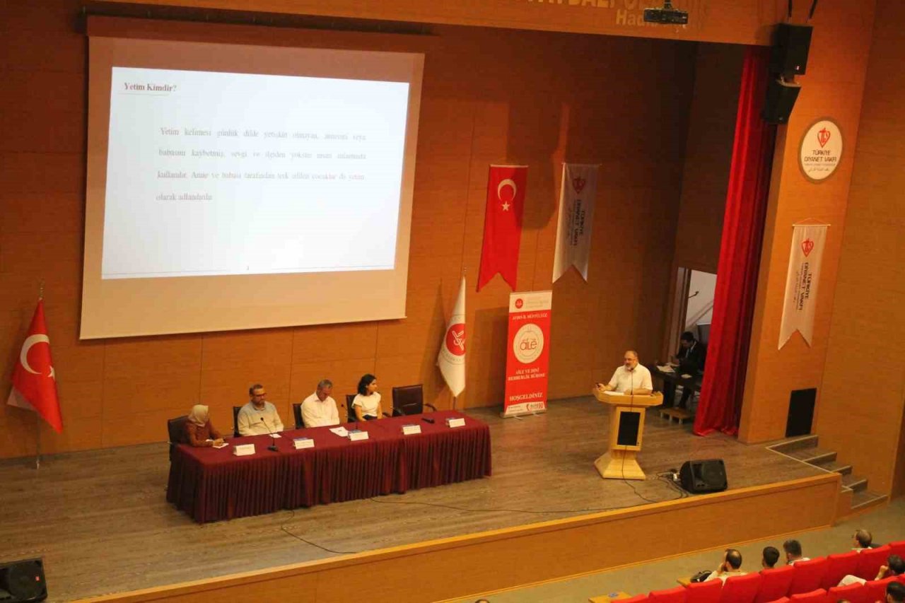 Aydın’da ’Bir Yetime Aile Olmak’ temalı panel düzenlendi