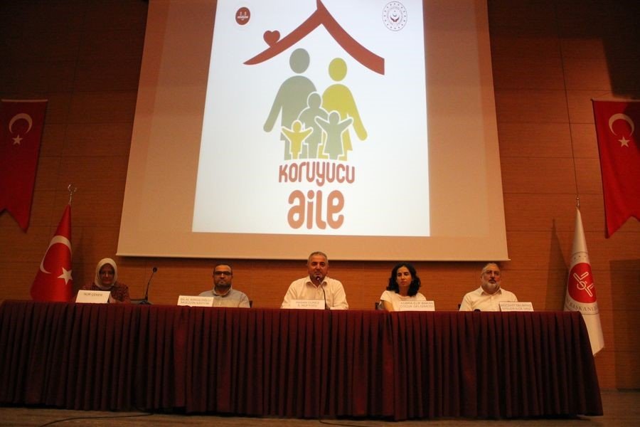 Aydın’da ’Bir Yetime Aile Olmak’ temalı panel düzenlendi