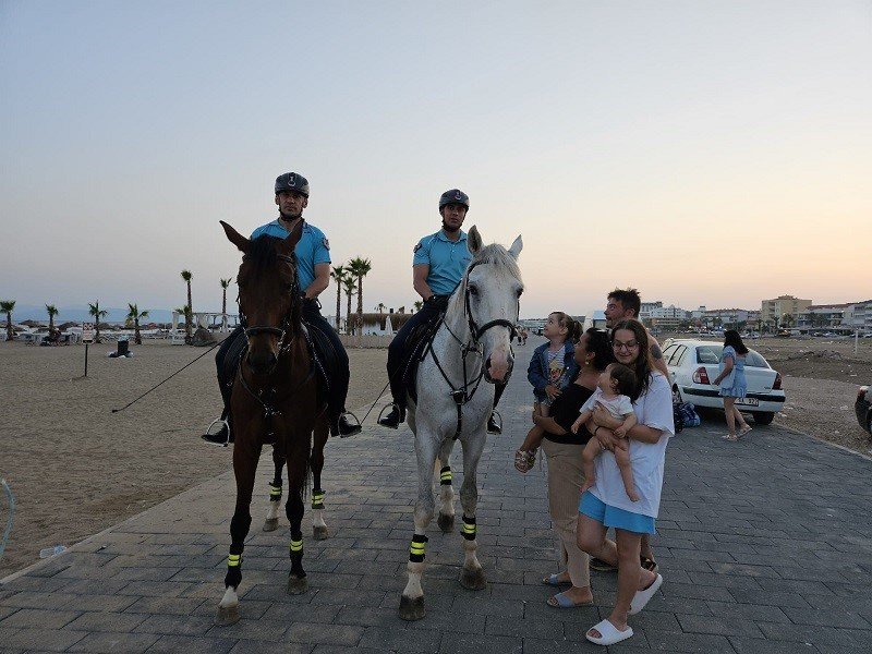 Ayvalık’ta atlı jandarmalar görev yapıyor