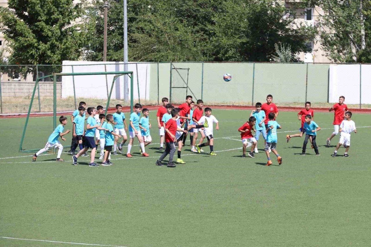 Genç’te Yaz Spor Okulları’nın açılışı yapıldı