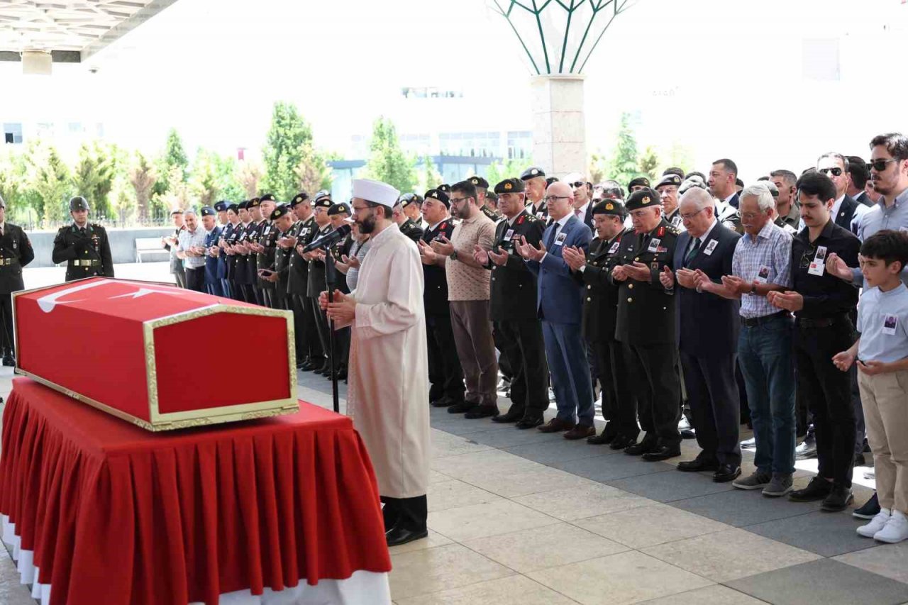 Tank Okul Komutanı Tuğgeneral Selçuk Kaya son yolculuğuna uğurlandı