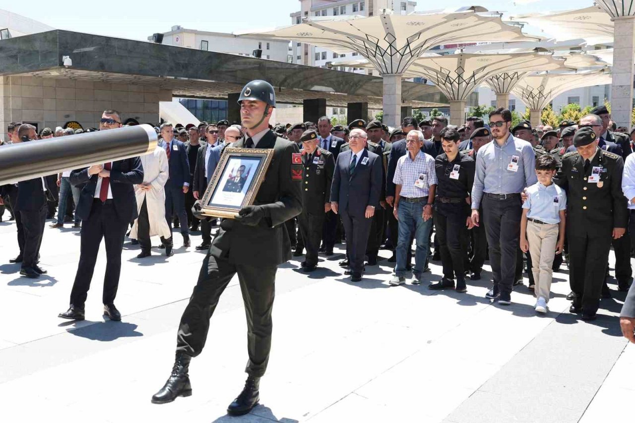 Tank Okul Komutanı Tuğgeneral Selçuk Kaya son yolculuğuna uğurlandı