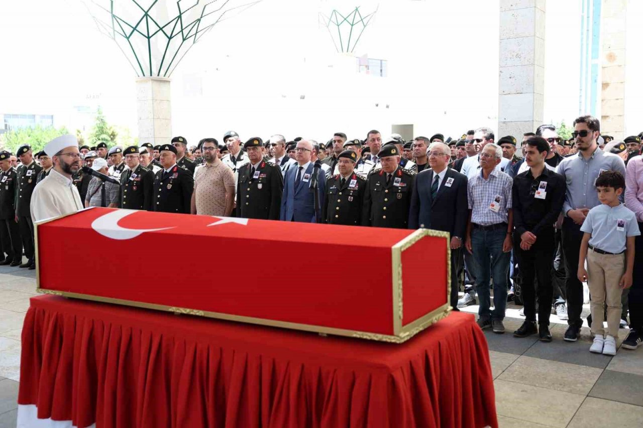 Tank Okul Komutanı Tuğgeneral Selçuk Kaya son yolculuğuna uğurlandı