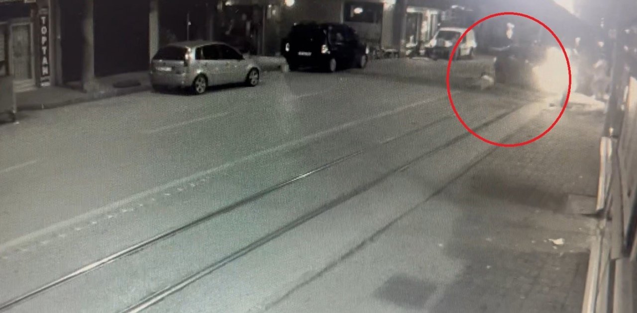 13 günde 2 kaza 2 ölüm...Camiden çıkan adam otomobilin çarpmasıyla hayatını kaybetti