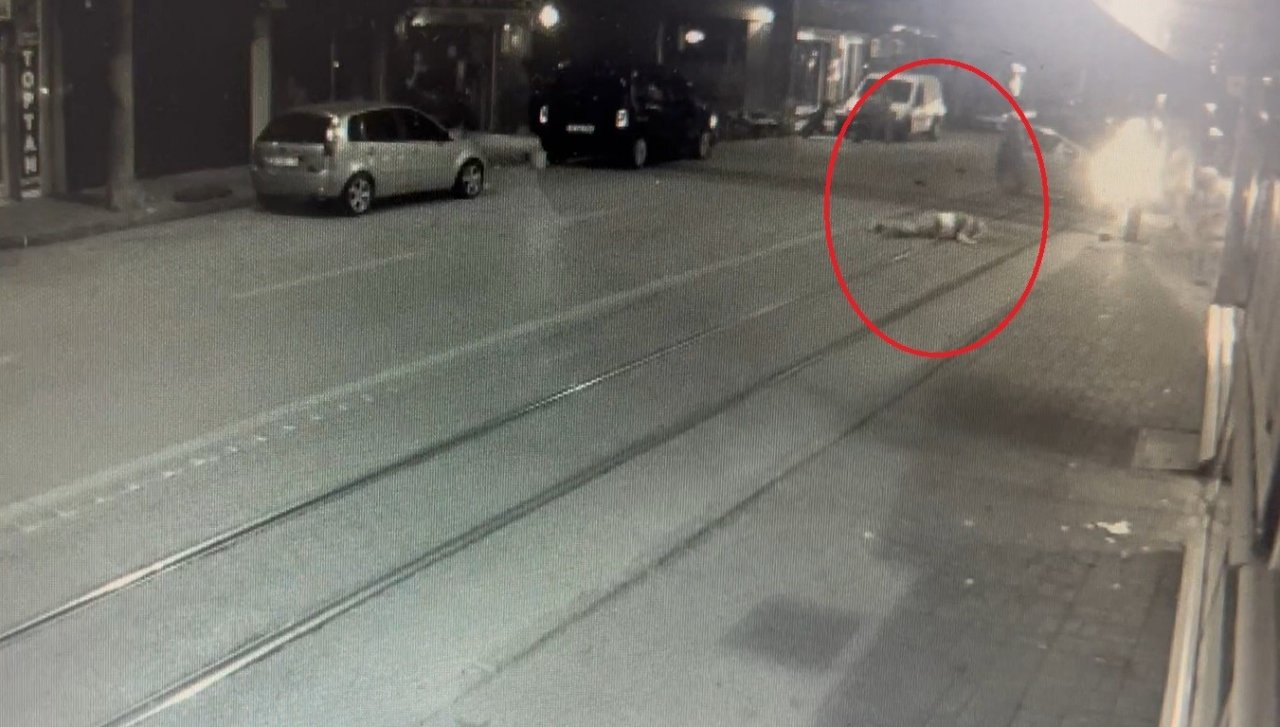 13 günde 2 kaza 2 ölüm...Camiden çıkan adam otomobilin çarpmasıyla hayatını kaybetti