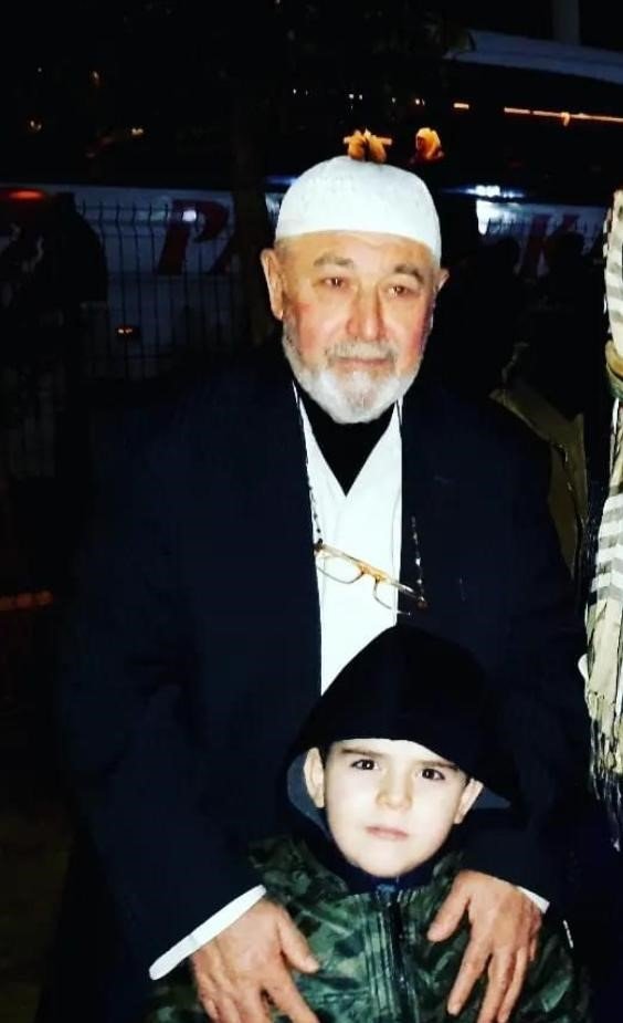 13 günde 2 kaza 2 ölüm...Camiden çıkan adam otomobilin çarpmasıyla hayatını kaybetti