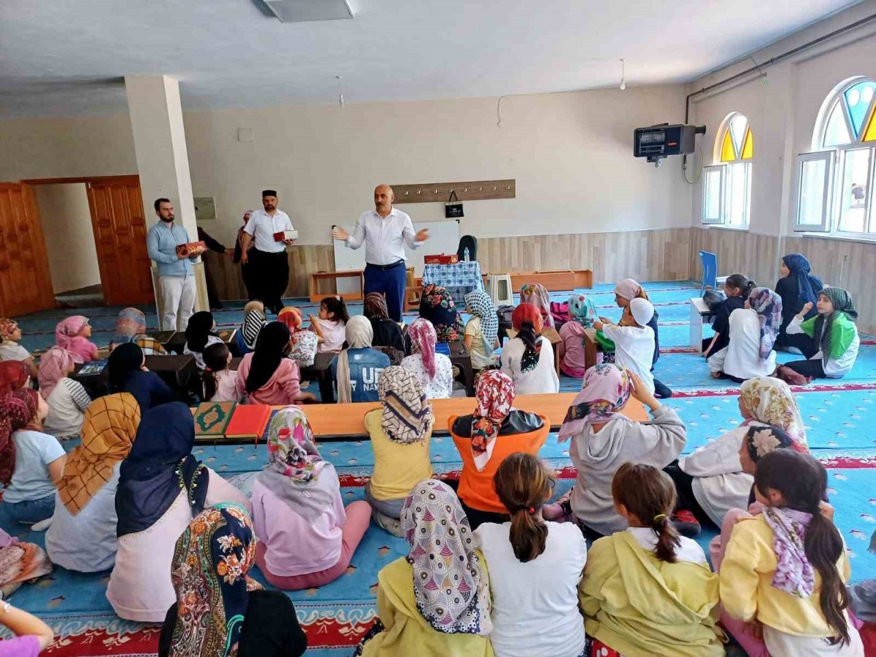 Çocuklar Kur’an-ı Kerim öğreniyor