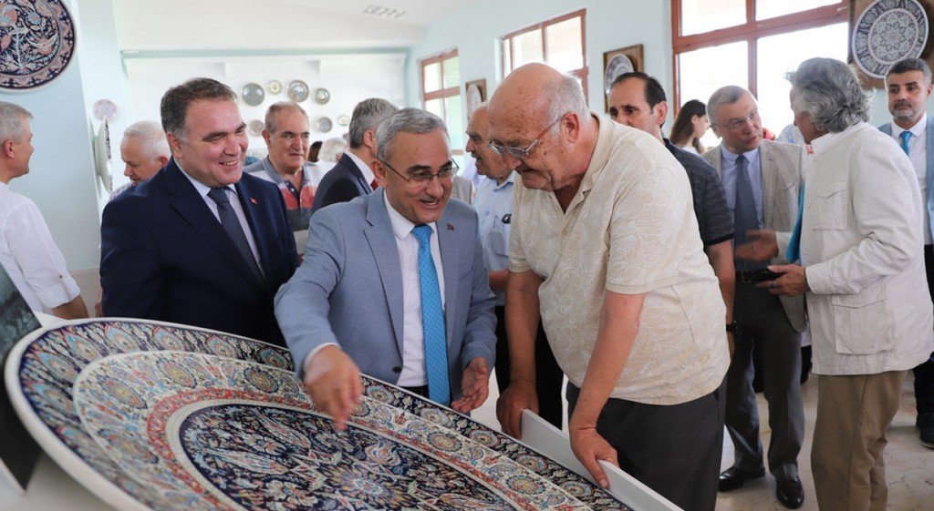 Dumlupınar Üniversitesinde Hamza Üstünkaya Çini Tasarım ve Uygulama Atölyesi