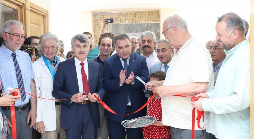 Dumlupınar Üniversitesinde Hamza Üstünkaya Çini Tasarım ve Uygulama Atölyesi