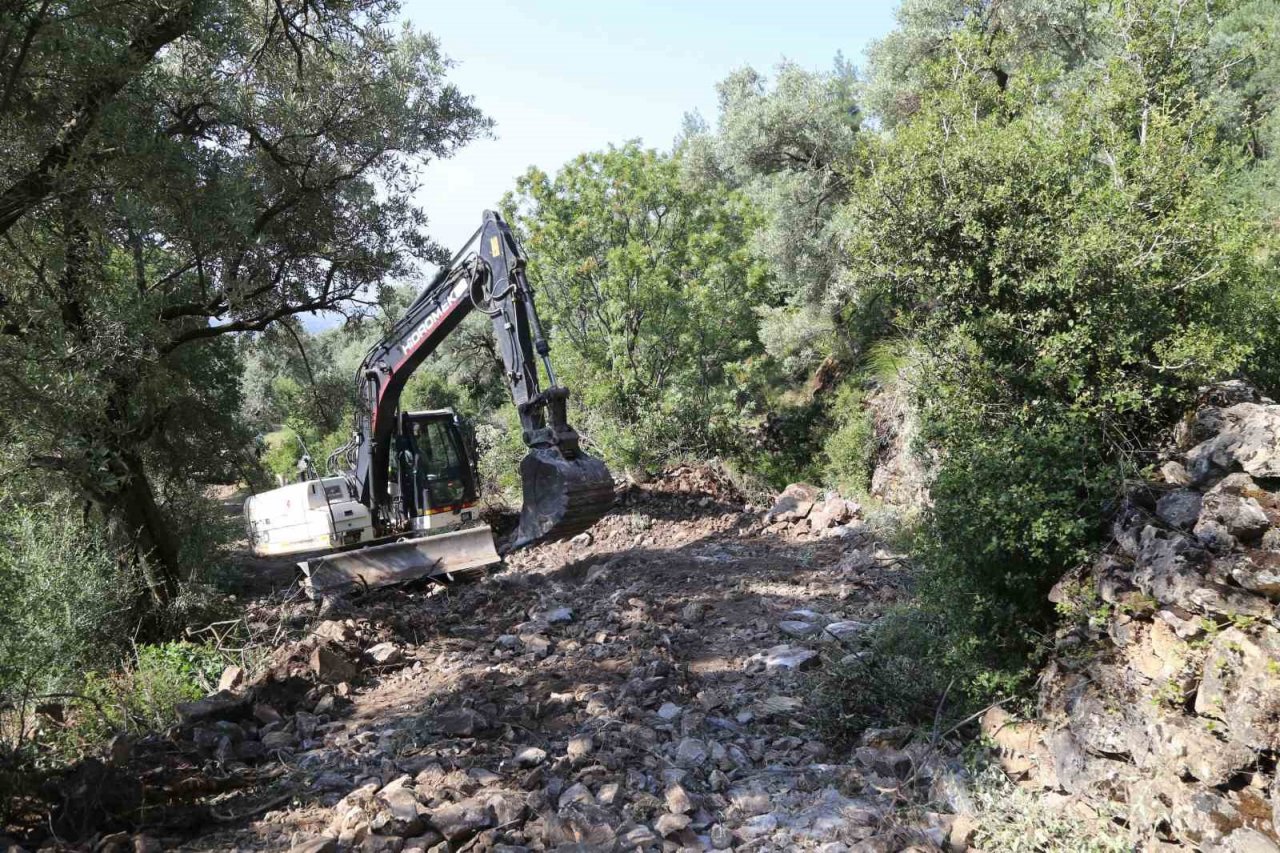 Efeler Belediyesi Balıkköy Mahalle halkının yol sorununu çözüme kavuşturdu