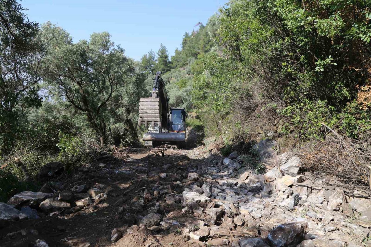 Efeler Belediyesi Balıkköy Mahalle halkının yol sorununu çözüme kavuşturdu