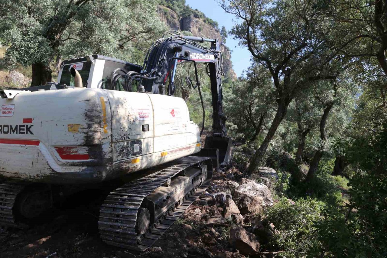 Efeler Belediyesi Balıkköy Mahalle halkının yol sorununu çözüme kavuşturdu