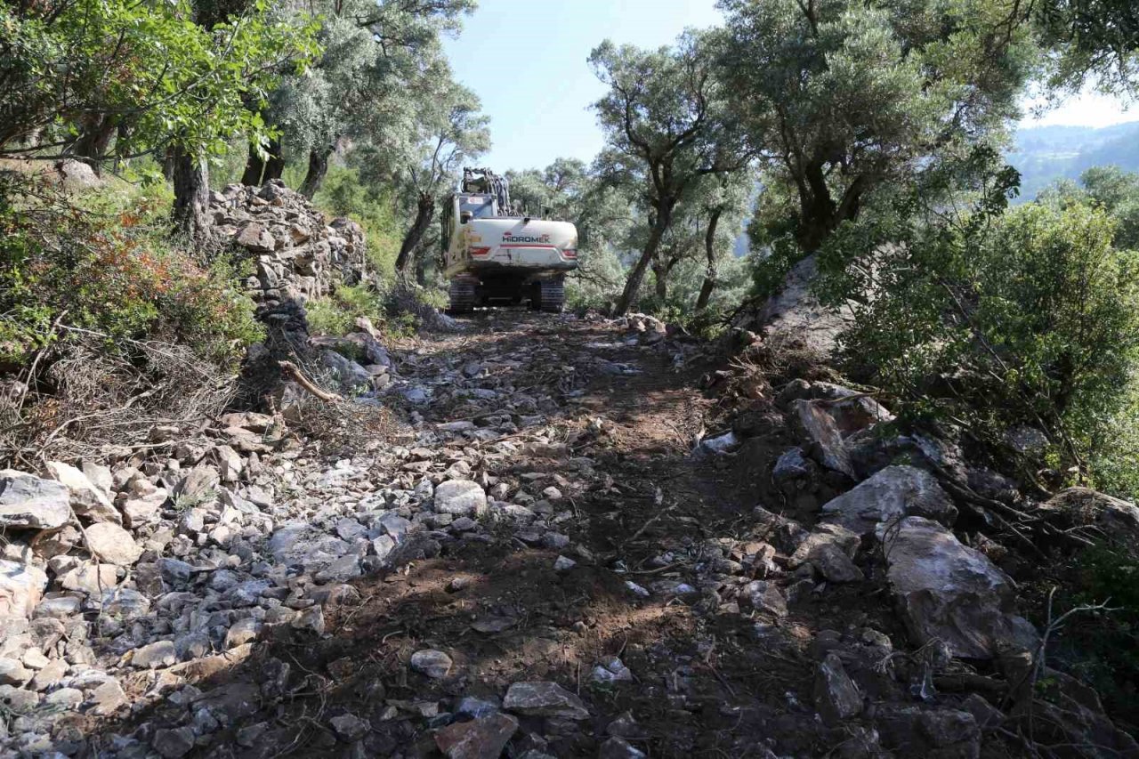 Efeler Belediyesi Balıkköy Mahalle halkının yol sorununu çözüme kavuşturdu