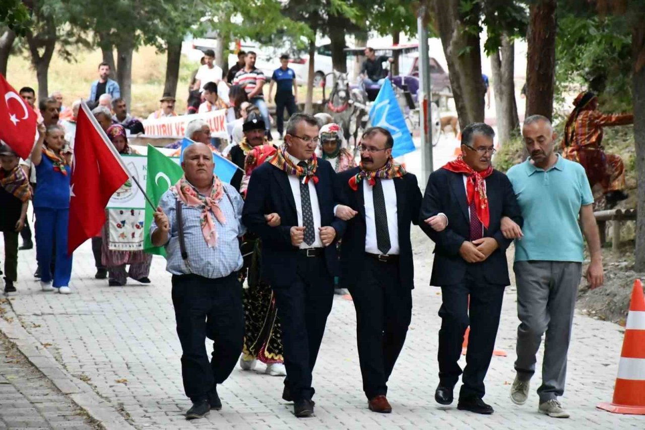 Emet’te Yörük ve Türkmen derneklerinin kortej yürüyüşü büyük ilgi gördü