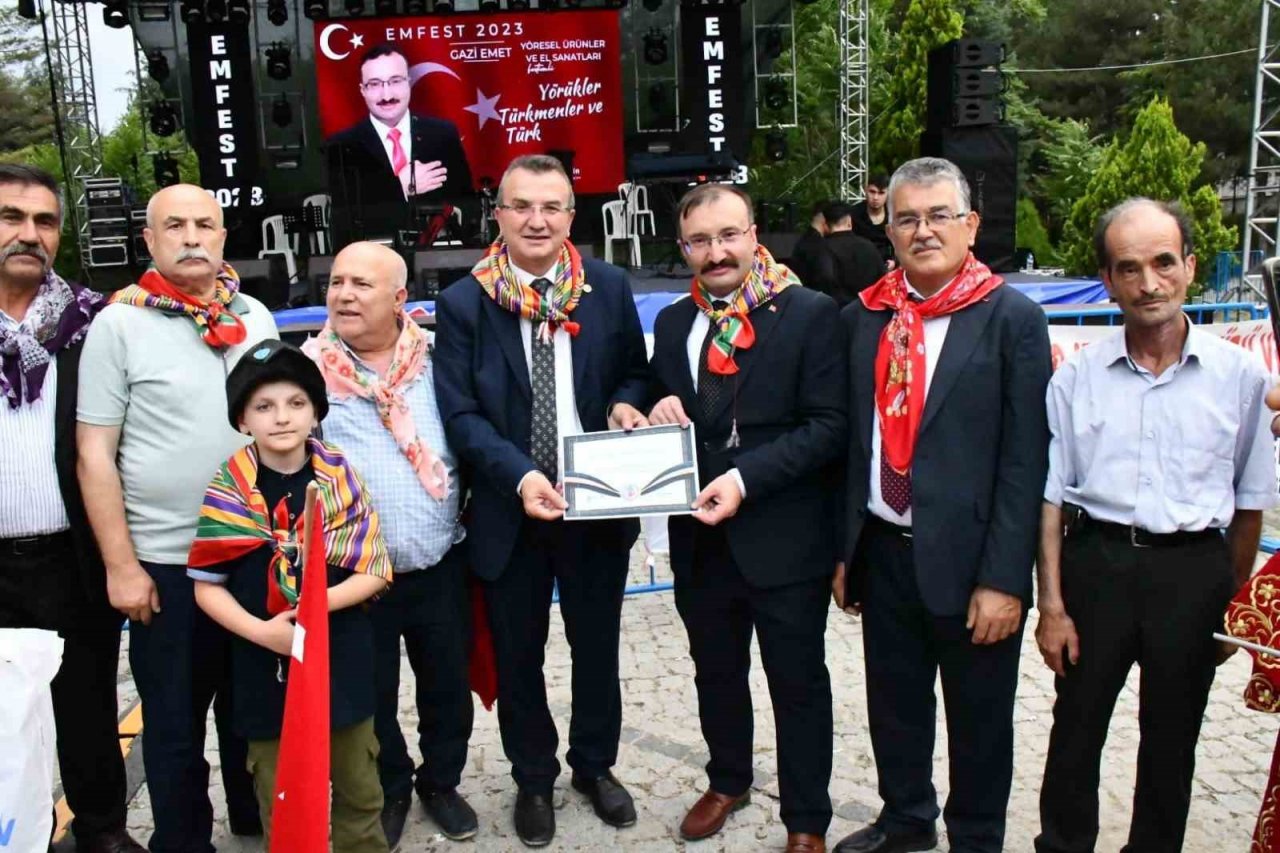 Emet’te Yörük ve Türkmen derneklerinin kortej yürüyüşü büyük ilgi gördü