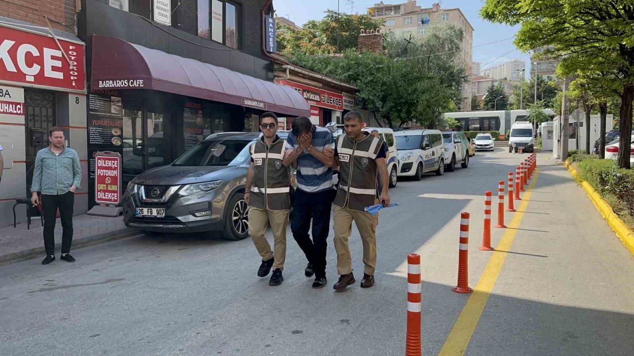Minibüsün arkasına at bağlayan sürücü adliyeye sevk edildi