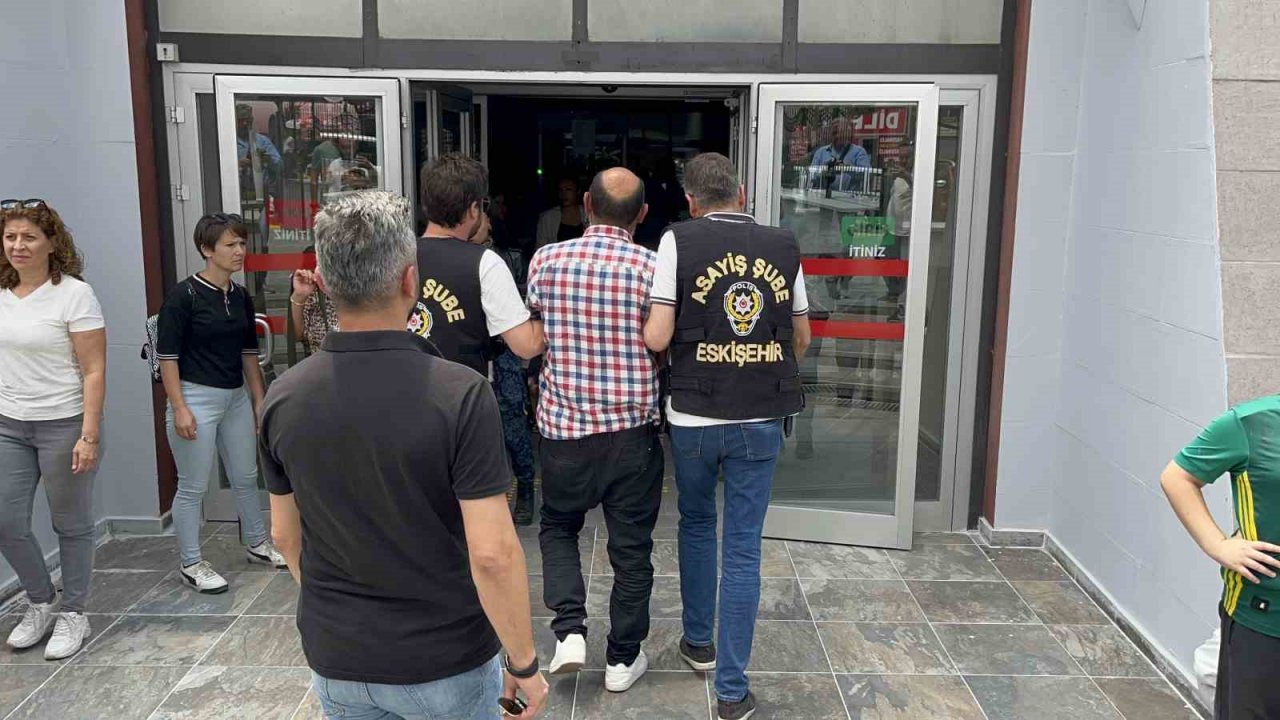 İş adamına düzenlenen silahlı saldırının azmettiricisi adliyeye sevk edildi