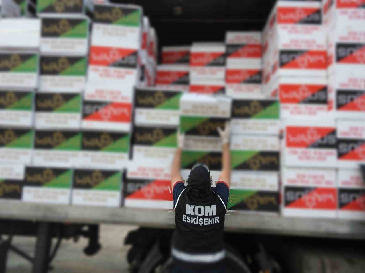 11 milyon 650 bin adet bandrolsüz filtreli sigara kağıdı ele geçirildi