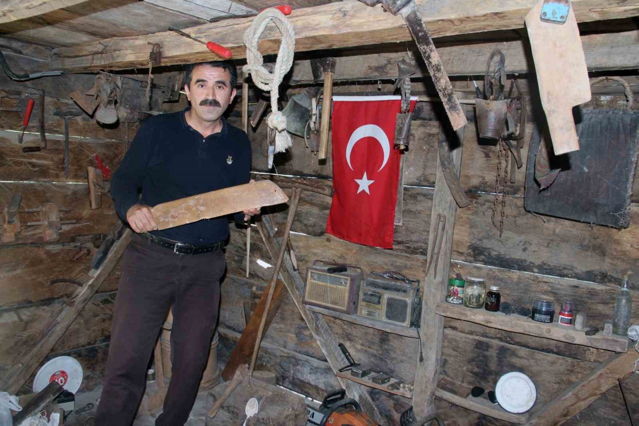 Geçmişi geleceğe taşımak için ata yadigarlarını topladı, serenderi müzeye çevirdi